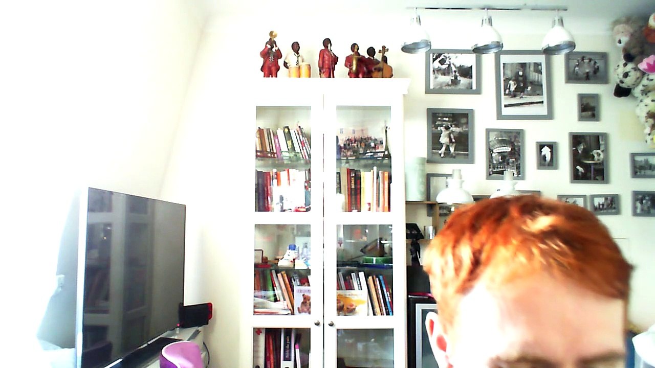 Wiwi égratigne "je veux t'appartenir" de Romain Cabon