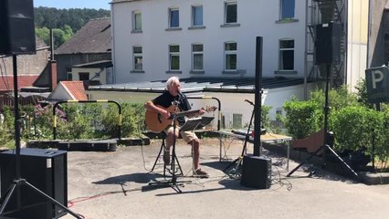 Mimile en concert à la maison de repos de Nismes (25/04)