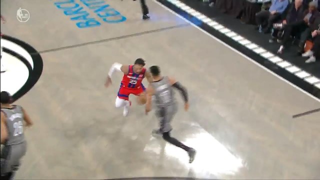 Rose blooms for Pistons