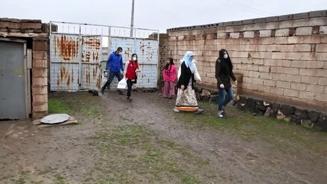 Ağrılı gençler iftar zamanı kampanyası ile ihtiyaç sahiplerine gıda yardımı ulaştırıyor