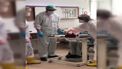 90 yaşında korona virüsünü yendi, alkışlarla taburcu oldu