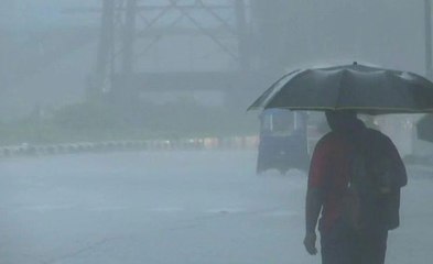 भारी बारिश से जलमग्न हुई मुंबई में पांच लोगों की मौत