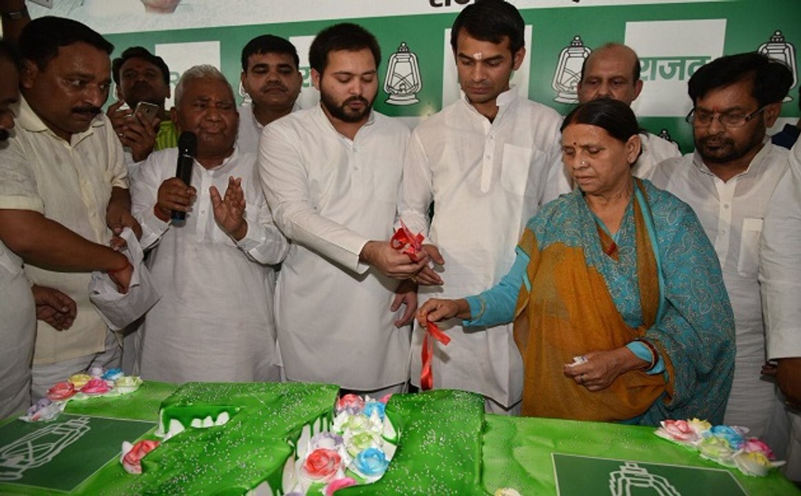 लालू यादव के परिवार ने कुछ यूं मनाया उनका 71वां जन्मदिन