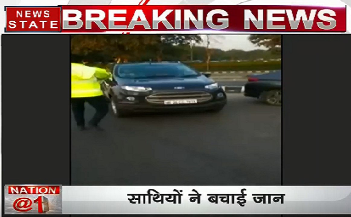 Video: गाड़ी रोकने पर ट्रैफिक पुलिस को मिली ऐसी सज़ा देखिए वीडियो