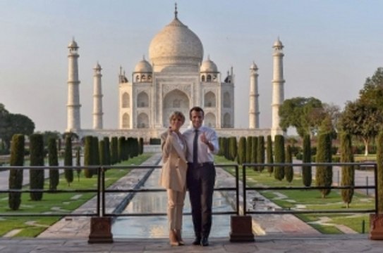 फ्रांस के राष्ट्रपति इमैनुअल मैक्रों ने किया ताज का दीदार