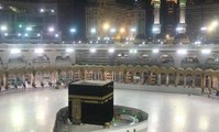 دموع إمام المسجد الحرام في أول صلاة تراويح في رمضان