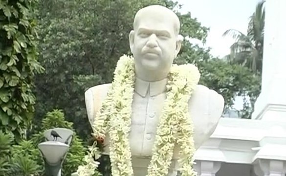 मूर्ति विवाद पर बंगाल में BJP और तृणमूल समर्थकों में हाथापाई