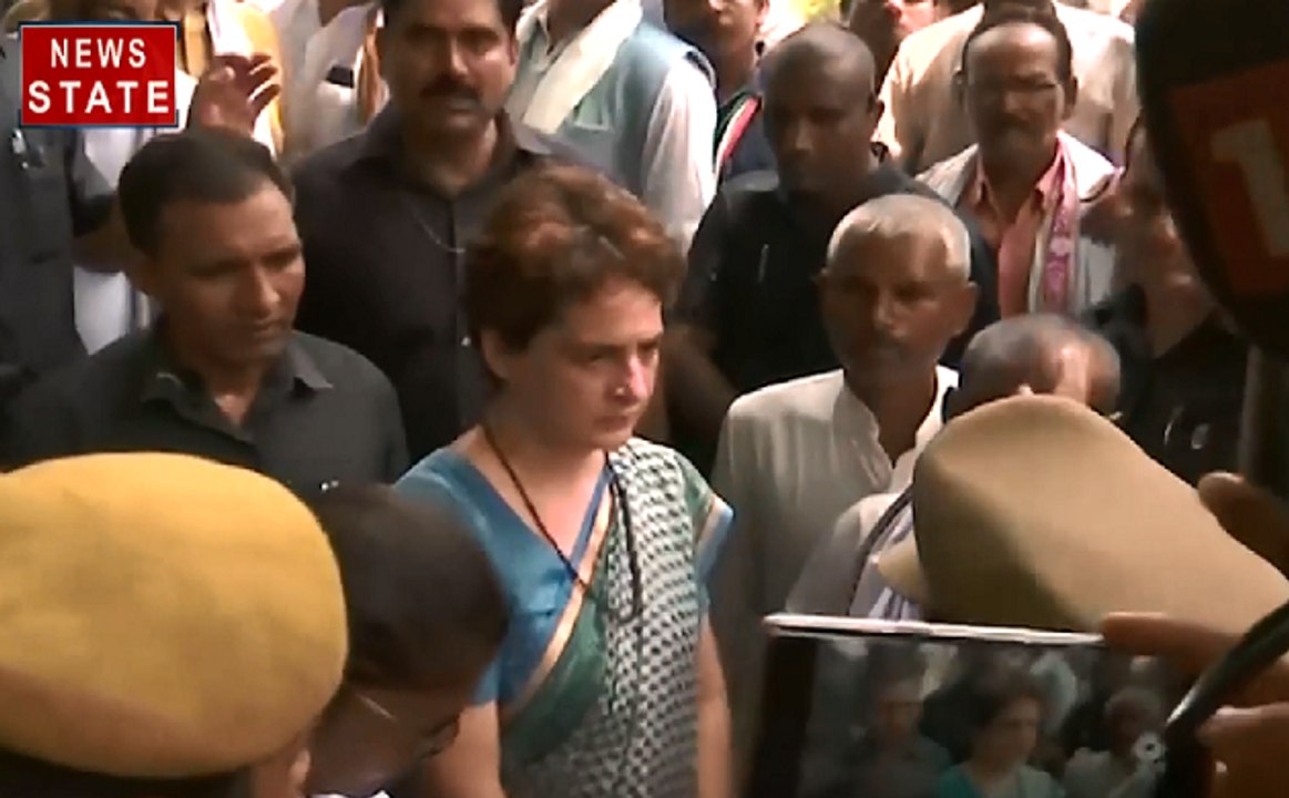 Breaking : सोनभद्र के पीड़ितों से मिल रही हैं Priyanka Gandhi, पीड़ित परिवारों को मिर्जापुर लाया गया