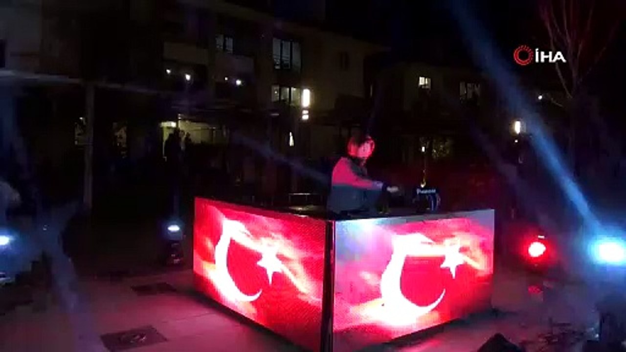 23 Nisan coşkusunu DJ ile birlikte yaşadılar