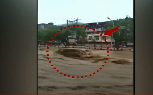 जल, जिंदगी और जंग : जब आया सैलाब तो फंस गई जिंदगी, देश के कई जिलों में जल तांडव