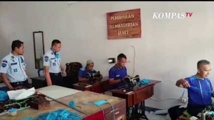 Narapidana Produksi Masker Gratis