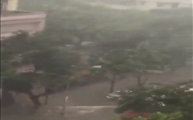 मुंबई में भारी बारिश से थमी रफ़्तार, शहर में भरा पानी