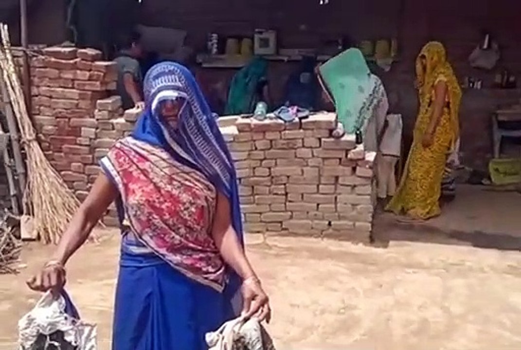 इटावा: लालटेन में तेल डालते समय लगी आग, दो बच्चें झुलसे, एक की मौत
