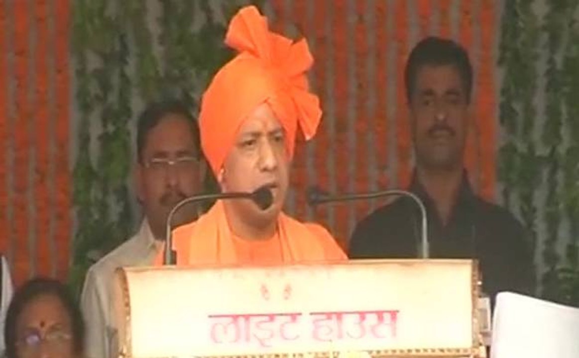 योगी आदित्यनाथ ने फहराया तिरंगा, कहा- खत्म होगा गुंडों का राज