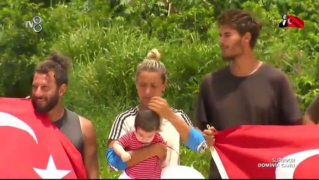 Survivor 2020 yarışmacıları ve çocuklar, 23 Nisan'da Dominik'ten canlı yayınla büyük sevince ortak oldu!