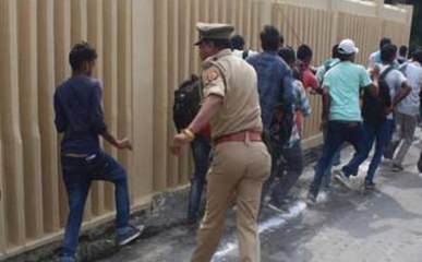 पुलिस भर्ती के अभ्यर्थियों पर विधानभवन के सामने लाठीचार्ज