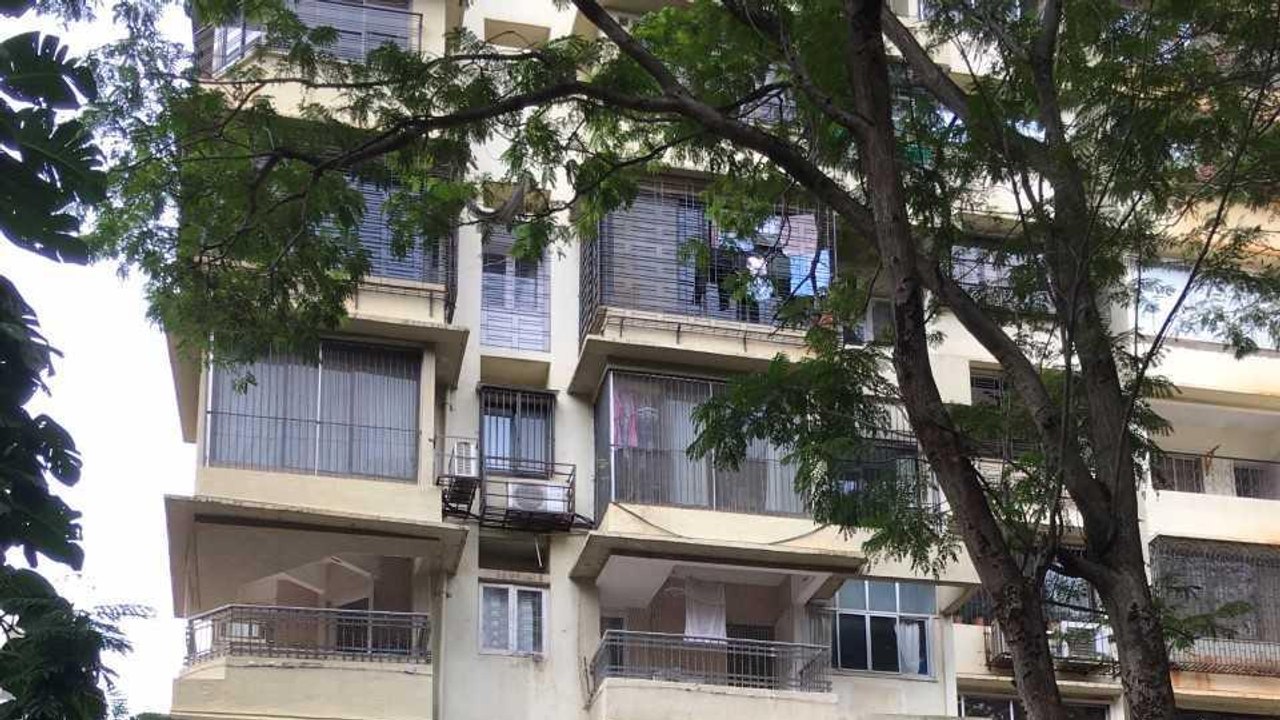 अमेरिका से मिलने आये NRI बेटे को फ्लैट में मिला मां का कंकाल