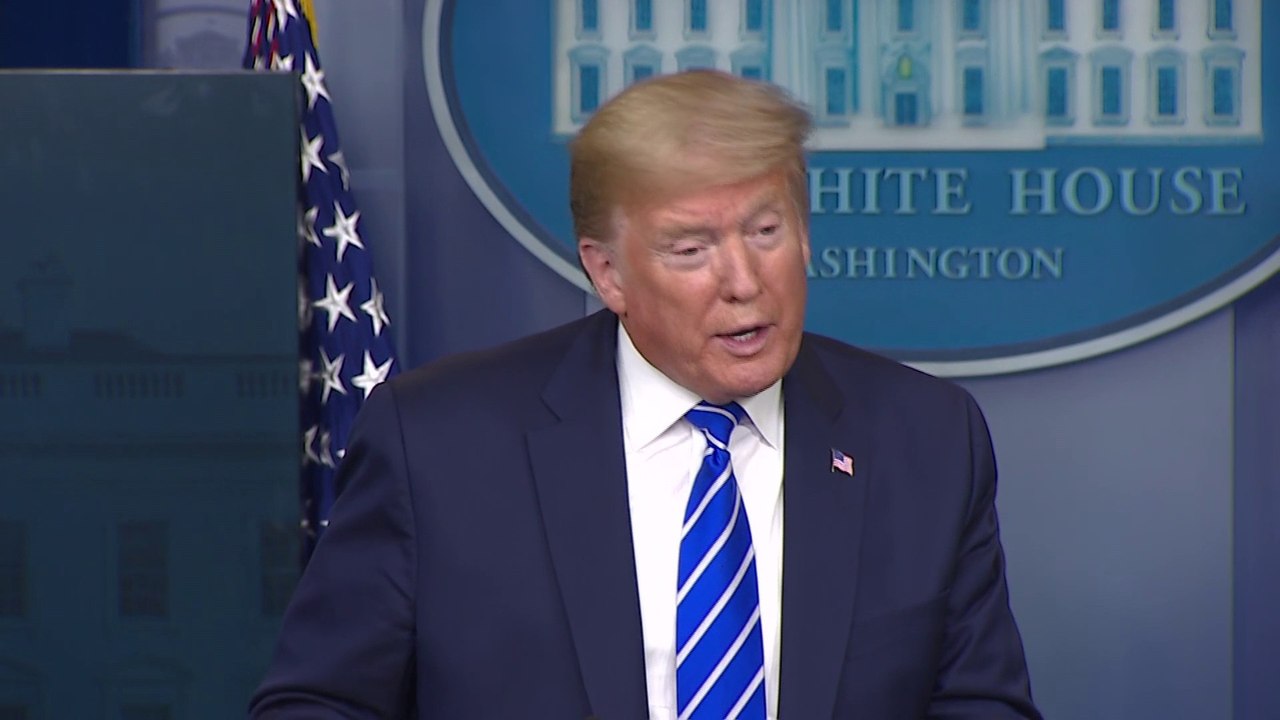 Donald Trump suggère d'utiliser de la lumière ou du désinfectant pour lutter contre le coronavirus