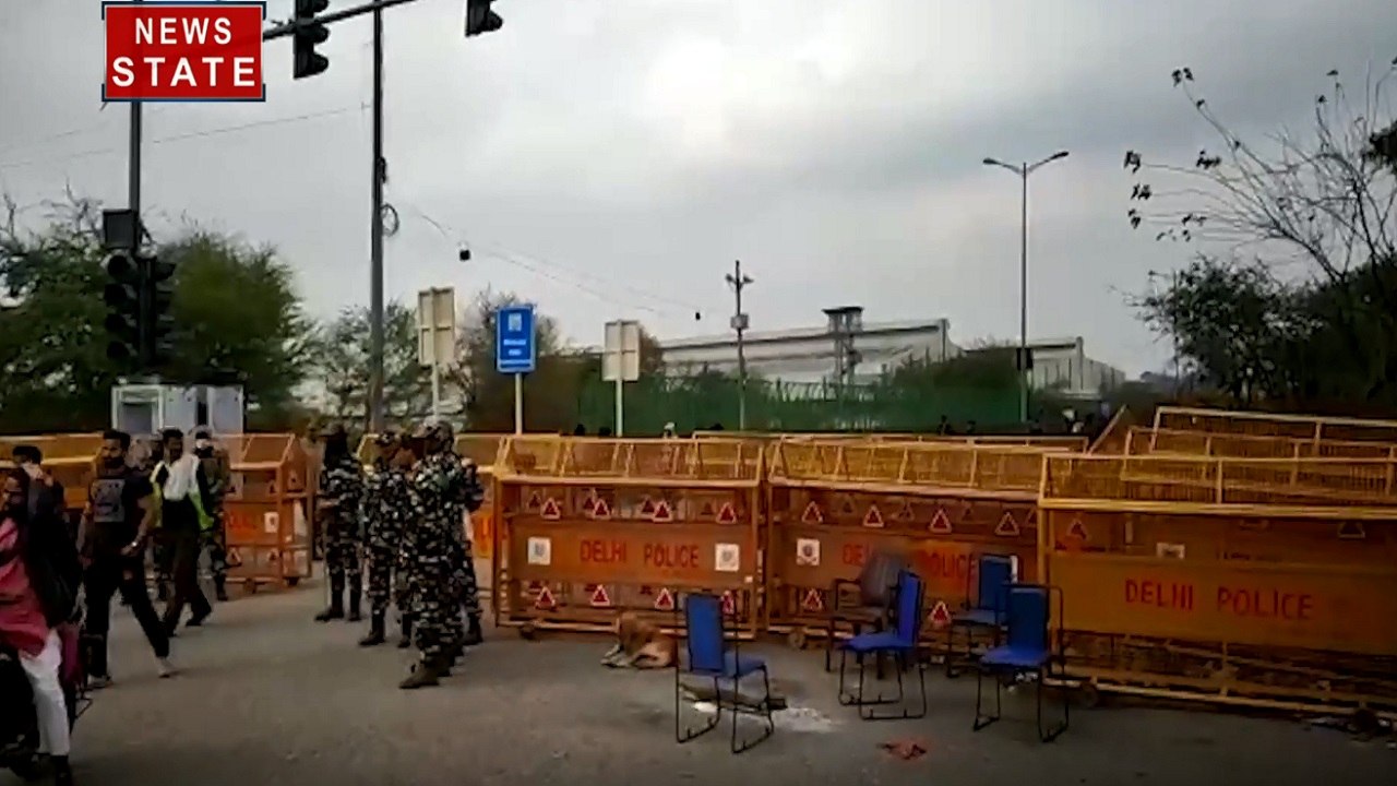 CAA Protest: महामाया फ्लाईओवर से कालिंदी कुंज ज...