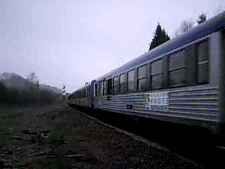 Train SNCF TER arrivée à Auffay