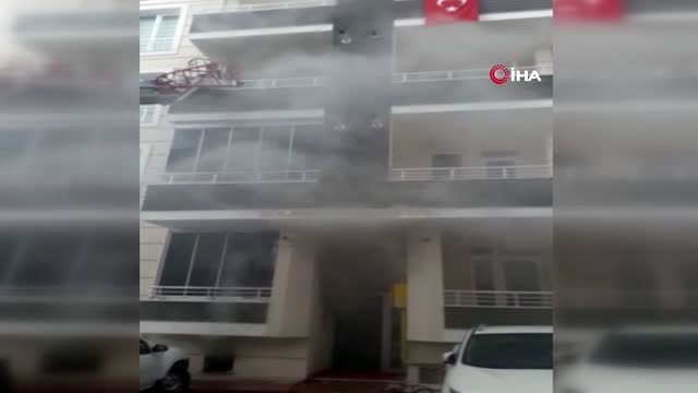 Dumandan etkilenen bina sakinlerini itfaiye ekipleri böyle kurtardı