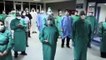 Korona virüs kliniği çalışanları Türkiye genelinde okunan İstiklal Marşı'na hastaneden katıldı