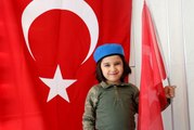 Okuma yazma bilmeyen 4 yaşındaki Sena İstiklal Marşı'nı ezbere okuyor