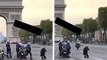 Un policier tape une roue arrière en plein milieu des Champs-Élysées pour une photo