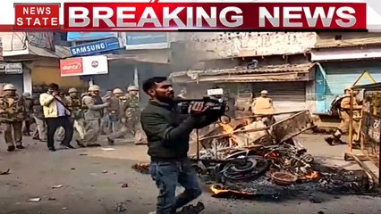 CAA Protest: यूपी के फिरोजाबाद में SP सिटी और SHO गंभीर घायल, धू-धू कर जले वाहन