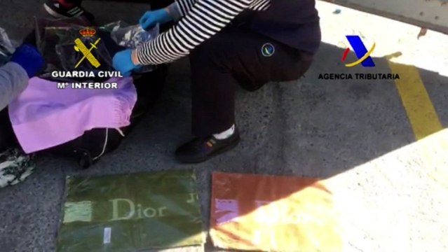 Intervenidas 52.000 prendas falsificadas en el Puerto de Almería