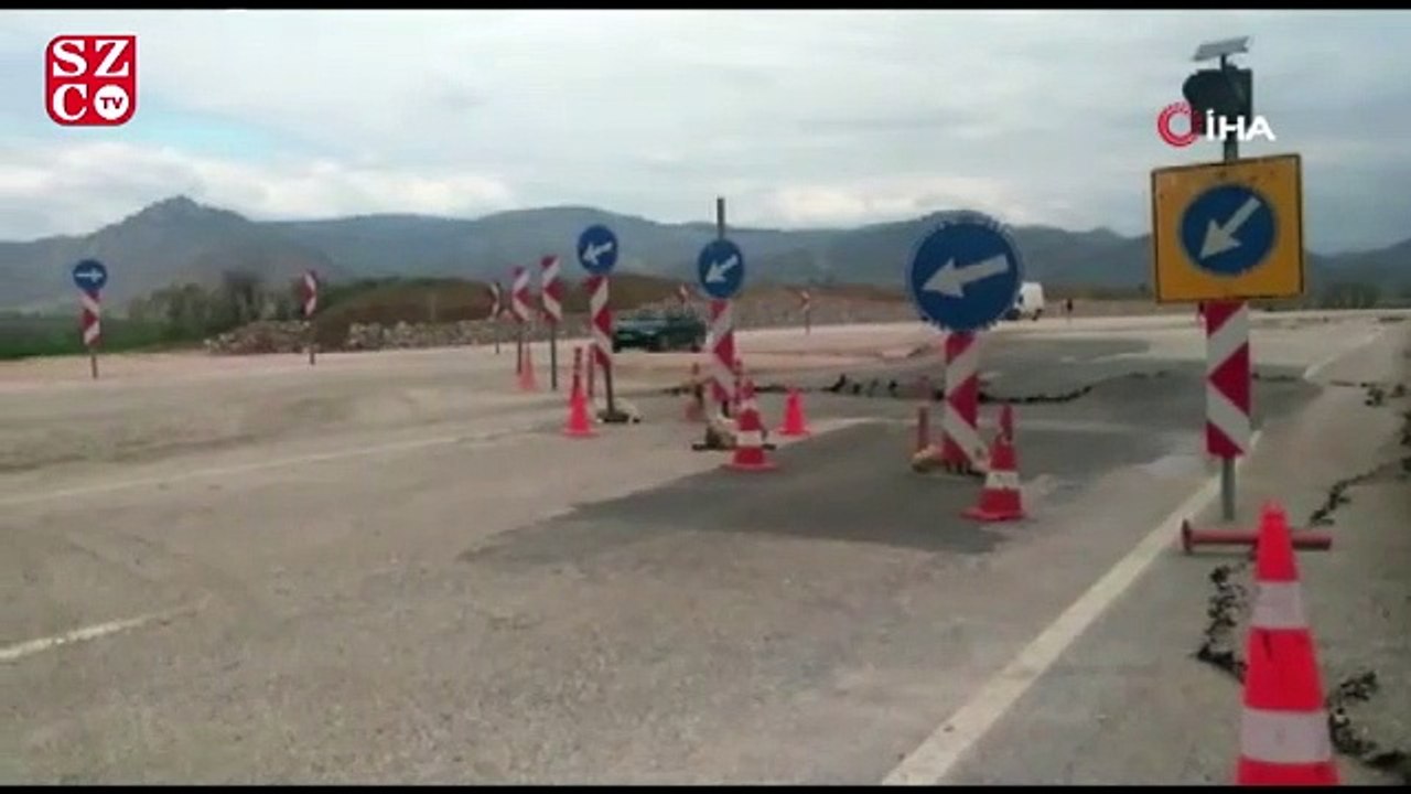 Toprak kayması sonucu yol kısmen çöktü