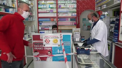 Eczaneler ücretsiz maske dağıtımına başladı