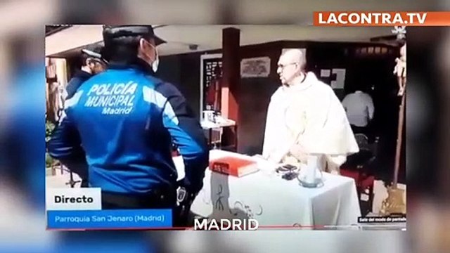 La Policía protege a los musulmanes en sus rezos... pero no a los católicos