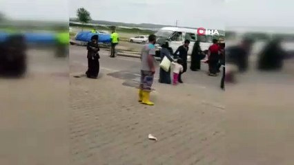 Tarım işçilerini taşıyan minibüs elektrik direğine çarptı: 2 yaralı