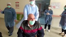 64 yaşında korona virüsü yenerek alkışlarla taburcu oldu