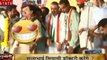 CHUNAVI CHACHI: प्रिया दत्त के लिए फिल्मी अंदाज में चुनाव प्रचार कर रहे हैं संजय दत्त, देखें वीडियो
