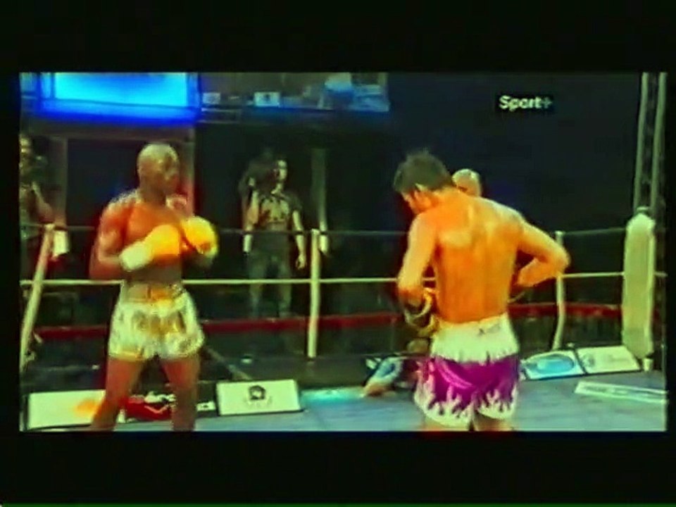 Djime COULIBALY vs SUDSAKORN FIGHT ZONE IV 24.4.2010 FRANCE