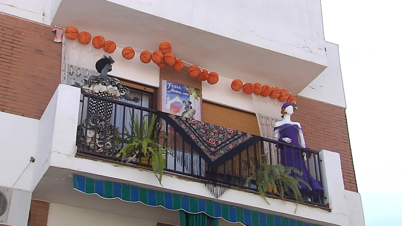 Los vecinos de Mairena del Alcor celebran la feria en casa