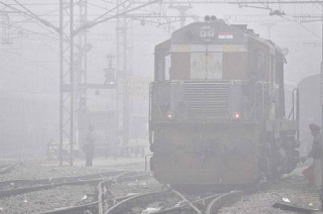हादसों से बचने के लिए रेलवे ने ट्रेन में लगाए एंटी फॉग डिवाइस