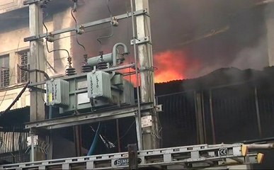 दिल्ली के नरेला इलाके में लगी भीषण आग