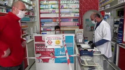 Eczaneler ücretsiz maske dağıtımına başladı
