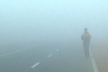 दिल्ली-NCR में ठंड बढ़ी, 14 फ्लाइट और 60 ट्रेन लेट