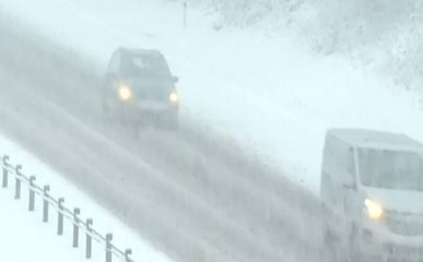 उत्तराखंड में गिरा तापमान, कई जगह भारी बर्फ़बारी