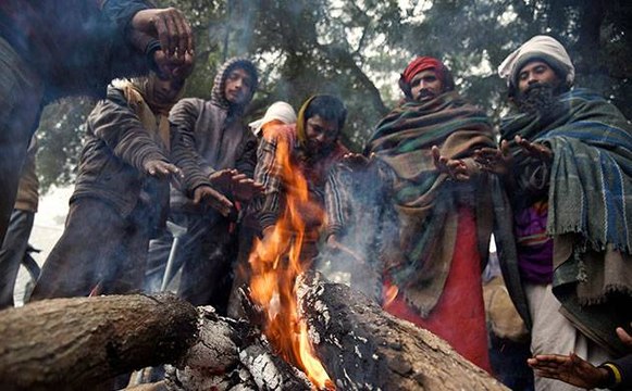 पूरे उत्तर भारत में रिकॉर्ड तोड़ सर्दी, रेल यातायात हुआ प्रभावित