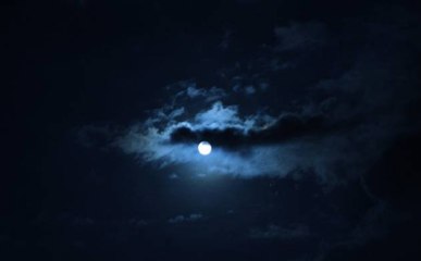 शरद पूर्णिमा के मौके पर मंदिरों में बनाई गई खास खीर, जानें महत्व