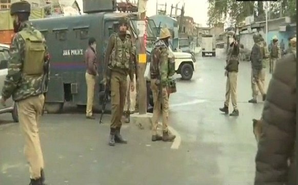 जम्मू-कश्मीर : मुठभेड़ में 3 आतंकवादी ढेर, 1 पुलिसकर्मी शहीद