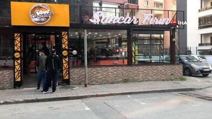 Bursa'da kısıtlamaya rağmen pide kuyruğu oluştu