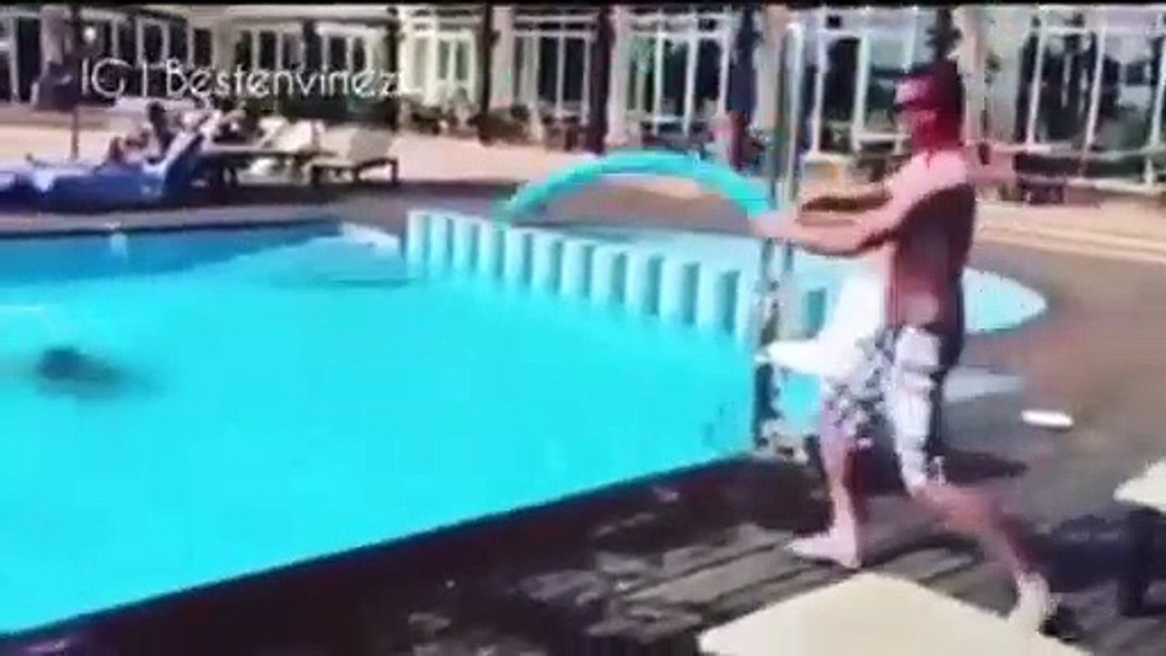 Découvrez cette mise en scène d’une partie de pêche à la piscine de ces trois gars.