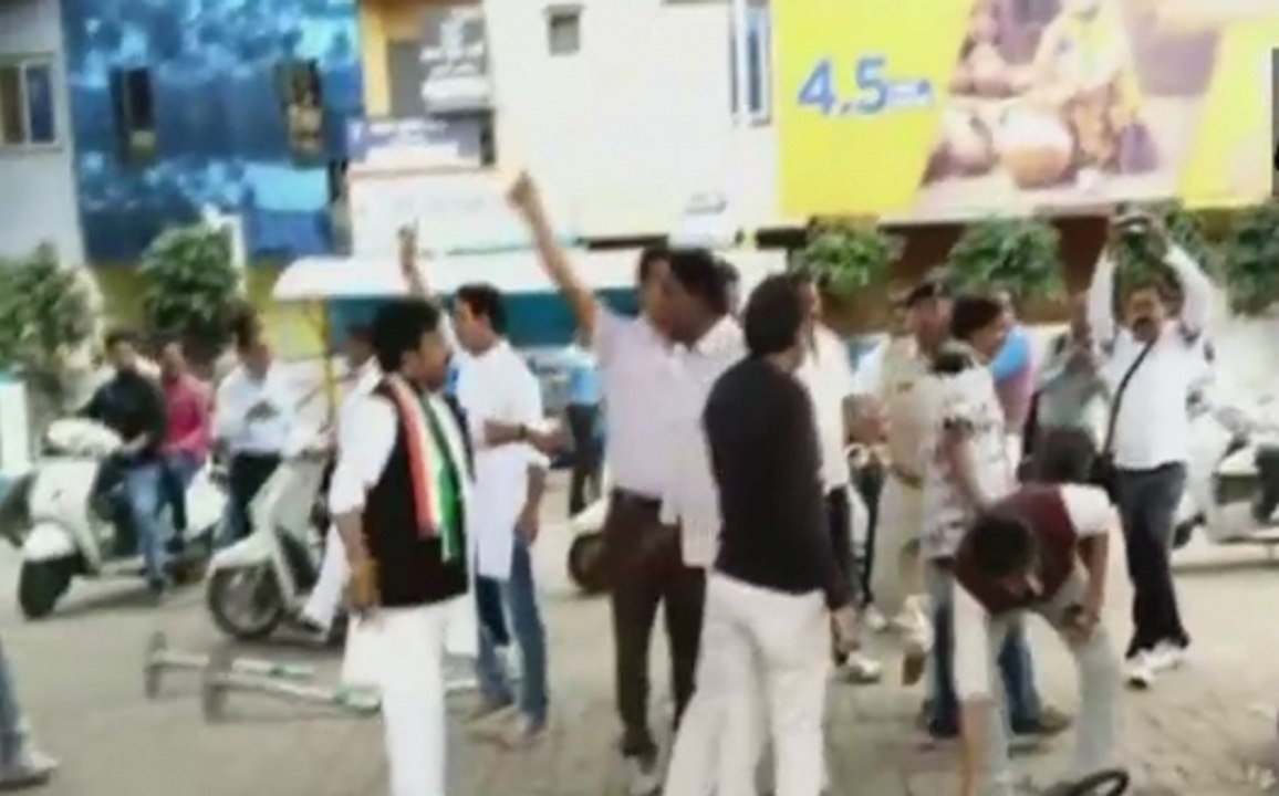 कांग्रेस के 'भारत बंद' के समर्थन के लिए विपक्षी नेता राजघाट पर हुए इकट्ठा