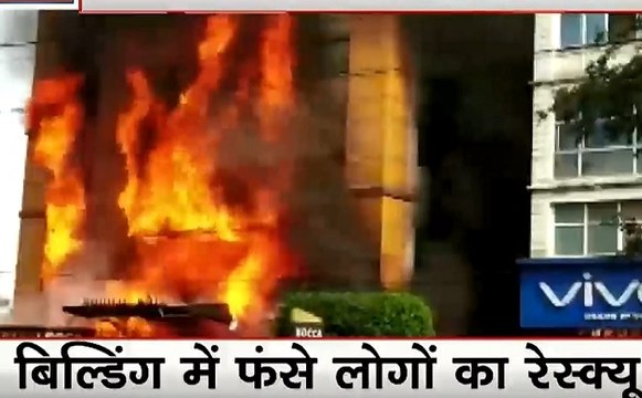 Indore Aag: इंदौर में आग से मचा कोहराम, चंद सेंकेंड में होटल जलकर खाक, लोगों को किया रेस्क्यू